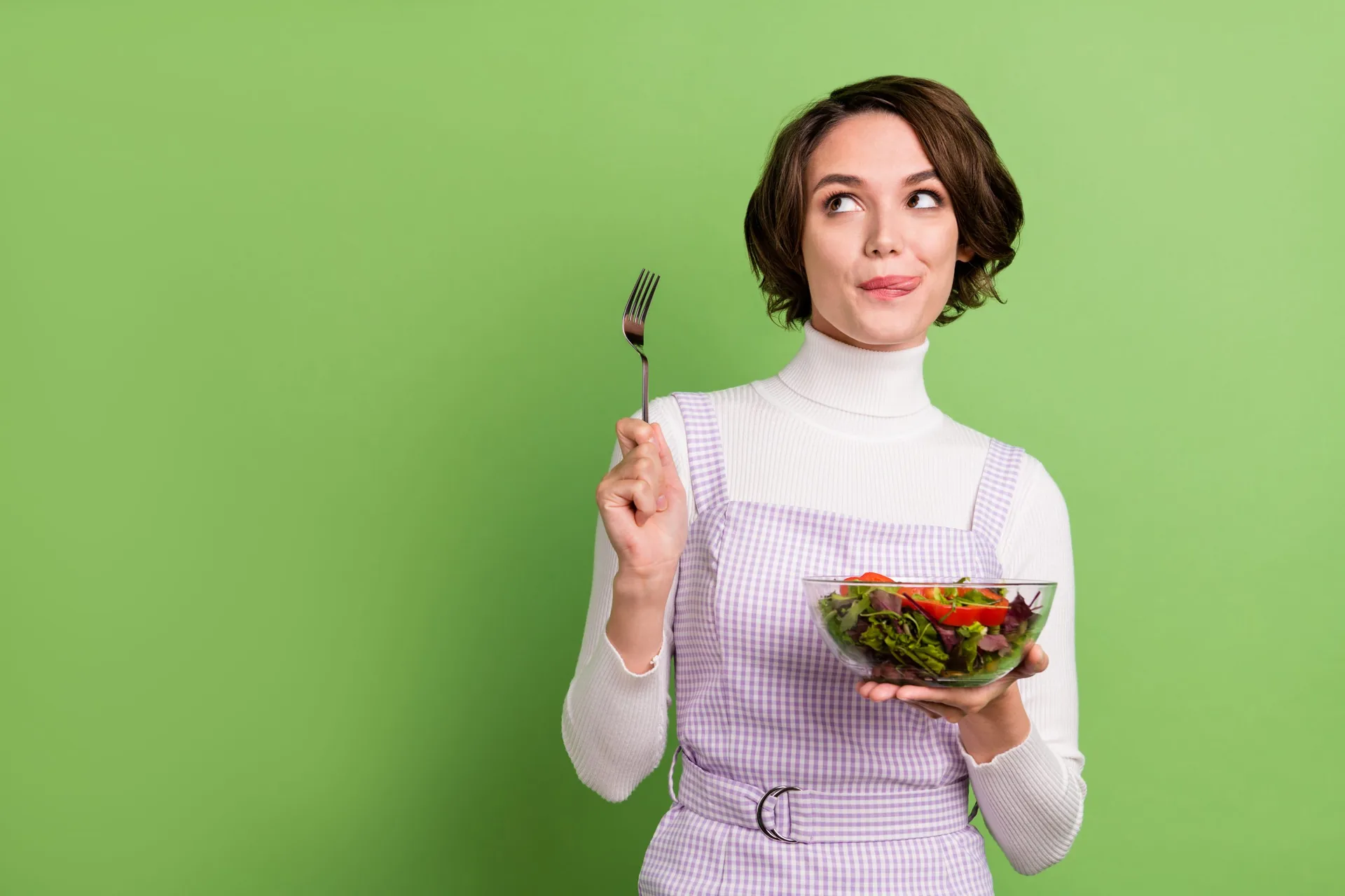 Photo,Portrait,Woman,Keeping,Salad,Hungry,Looking,Copyspace,Isolated,Pastel