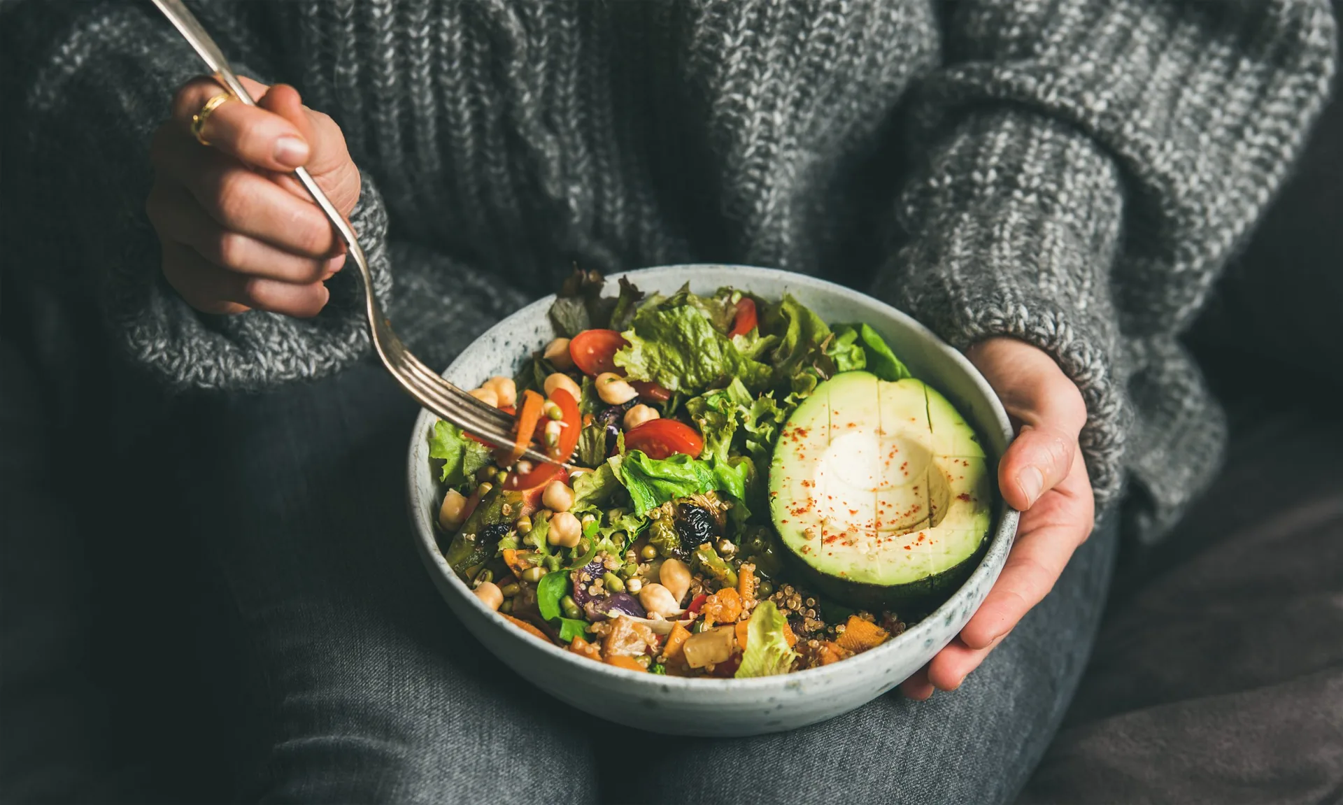 healthy-vegetarian-dinner-woman-jeans-warm