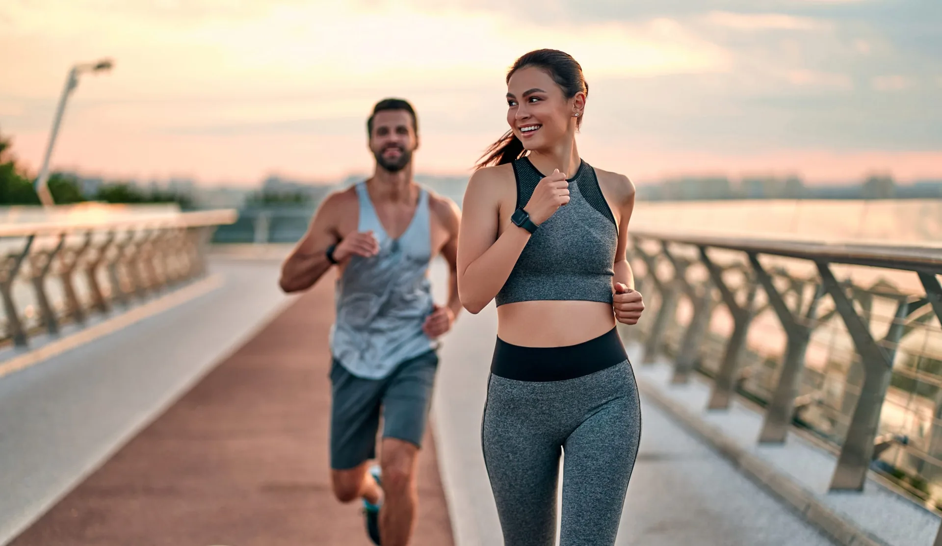 couple-doing-sport-together-on-street