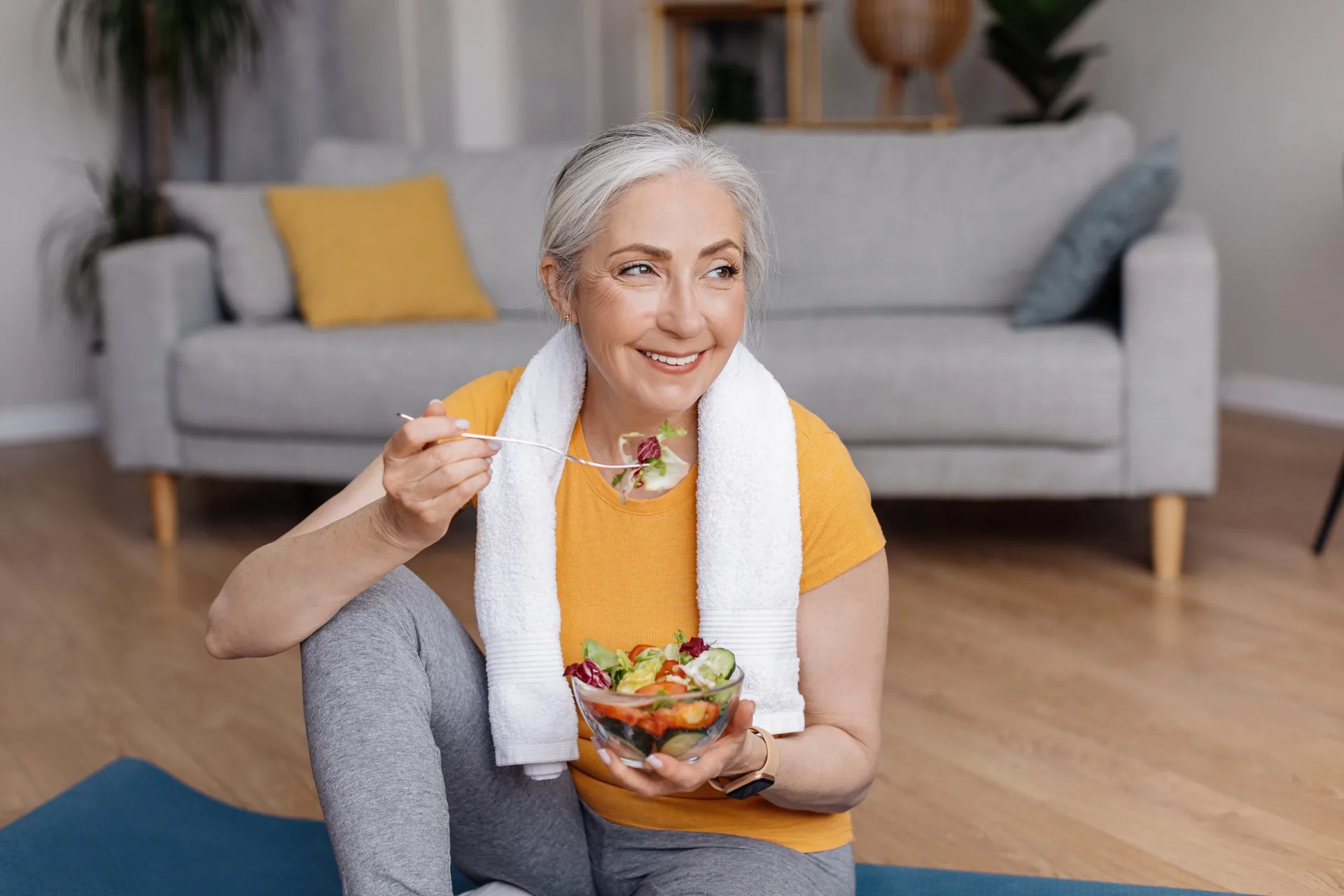 healthy-lifestyle-concept-happy-senior-woman