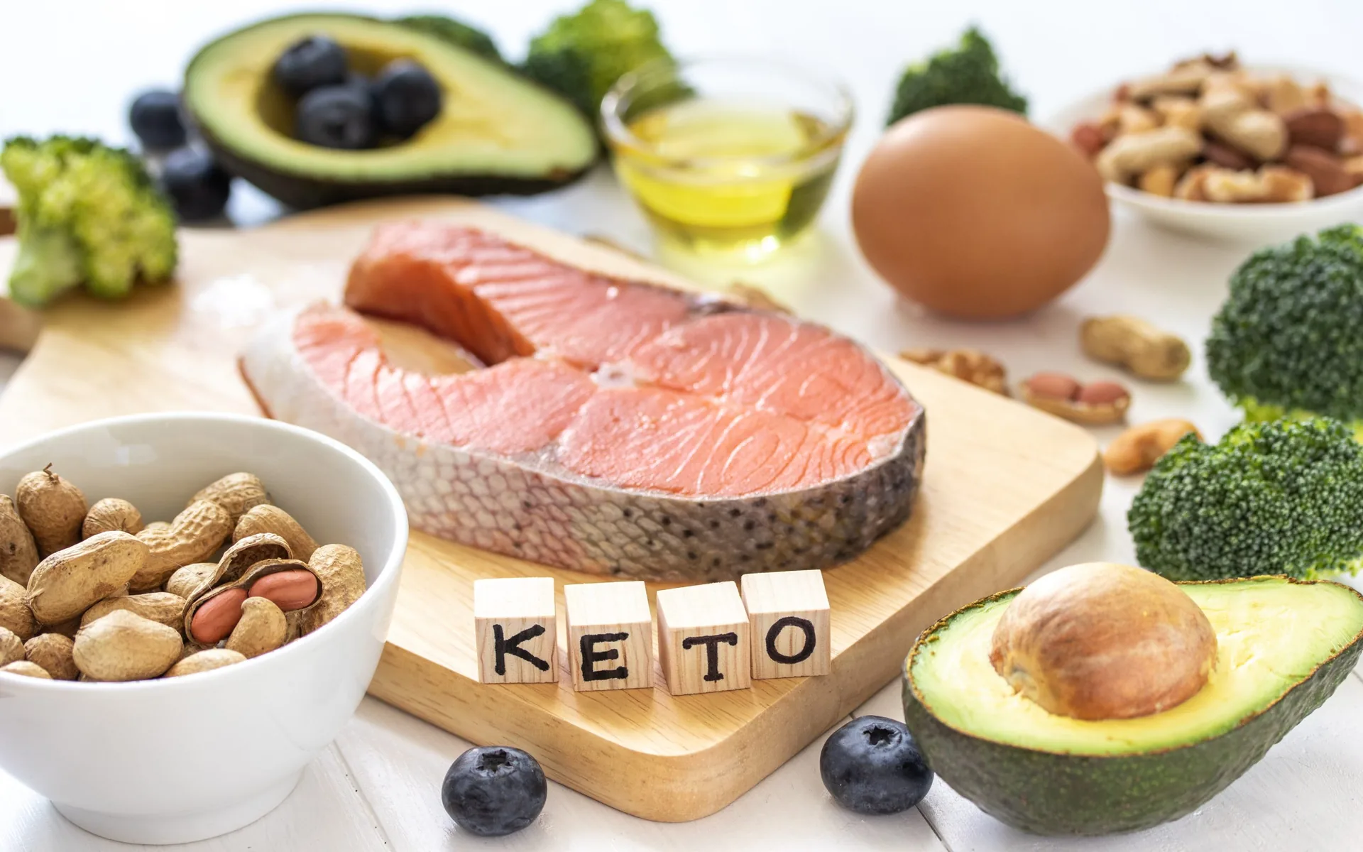 keto-ketogenic-diet-on-white-wooden